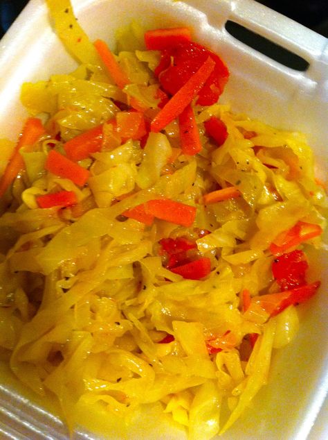 Real Jamaican Food: Steam Cabbage and Rice .... thinking about doing this next week for our jamaican theme Steamed Cabbage Recipe, Steam Cabbage, Jamaican Meals, Jamaican Cabbage, Cabbage And Rice, Caribbean Dishes, Stew Chicken, Jamaica Food, Steamed Cabbage