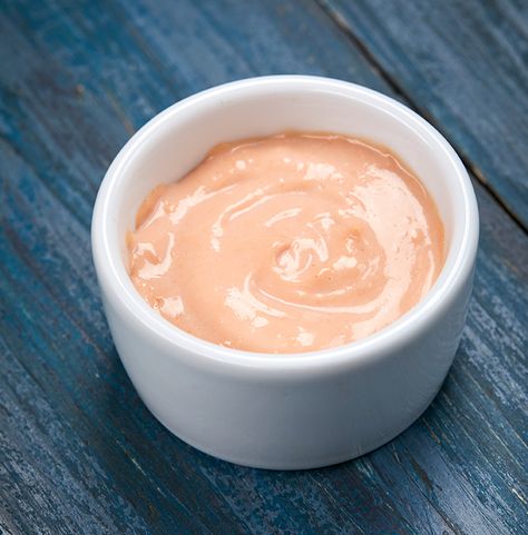 Chick Fila Sauce, Sriracha Ranch, Homemade Mayo Recipe, Ranch Sauce, Chick Fil A Sauce, Spicy Salad, Keto Sauces, Creamy Salad Dressing, Homemade Sauce Recipes