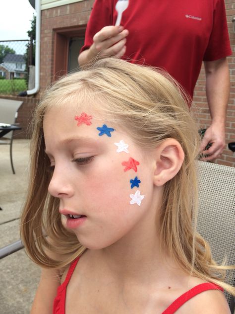 4th Of July Makeup Ideas For Teens, Patriot Face Paint, 4th Of July Easy Makeup, 4tg Of July Face Paint, Easy Fourth Of July Face Paint Ideas, Flag Face Painting Ideas, Fourth Of July Facepainting, Usa Flag Face Paint, Simple 4th Of July Face Paint