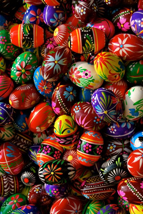 Proper Easter Eggs Polish Easter Eggs, Pysanka Eggs, Animated Christmas Pictures, Polish Easter, Creative Easter Eggs, Egg Shell Art, Simple Spring Nails, Easter Eggs Diy, Spring Nail Colors