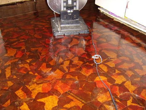 Amazing floor made from paper bags and polyurethan. Kitchen Floor Remodel, Brown Paper Bag Floor, 1920 House, Paper Bag Flooring, Paper Flooring, Creative Flooring, Cheap Flooring, Stools For Kitchen Island, Small Remodel