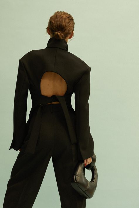 A.W.A.K.E. MODE Spring 2022 Ready-to-Wear Collection | Vogue Backless Suit, Awake Mode, Hakama Pants, Japanese Costume, Fashion Show Collection, Mode Fashion, Sleeve Designs, A K, Fashion Collection