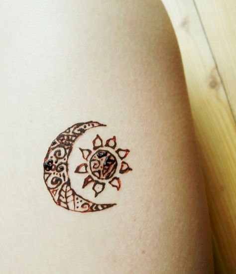 Sun And Moon Mehendi Designs, Henna Moon, Mehendi Ideas, Cute Henna Tattoos, Small Henna, Cute Henna, Henna Tattoos, Sun Designs, Symbolic Tattoos