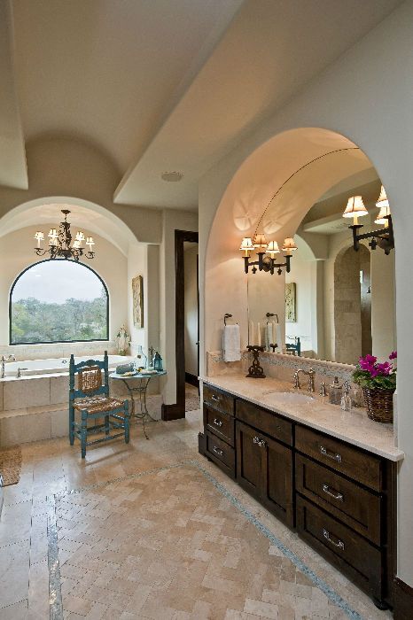 Mediterranean Bathroom Ideas, Bathroom Orange, Spanish Style Bathrooms, Tuscan Bathroom, Dark Green Bathrooms, Mediterranean Bathroom, Storage Inspiration, Tuscan Villa, Great Bathrooms