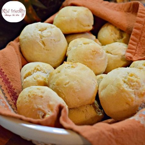 Done in 60 minutes Dinner Roll Recipe - Quick and delicious www.kidfriendlythingstodo.com No Yeast Rolls, Quick Dinner Roll, Quick Dinner Rolls, Pumpkin Roll Recipe, Dinner Roll Recipe, No Yeast Dinner Rolls, Pumpkin Rolls Recipe, Dinner Roll, Homemade Dinner Rolls