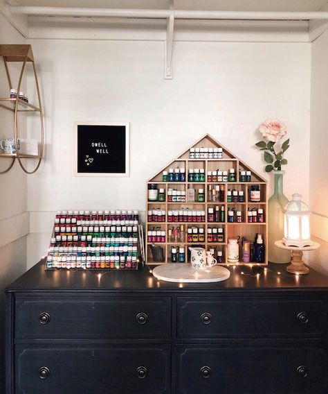 My Winter Wellness Station - Essential Oils Storage - The Inspired Room Essential Oil Display Ideas, Wellness Station, Essential Oils Storage, Essential Oil Display, Young Living Starter Kit, Oil Display, All Natural Cleaners, Essential Oil Shelf, Winter Wellness