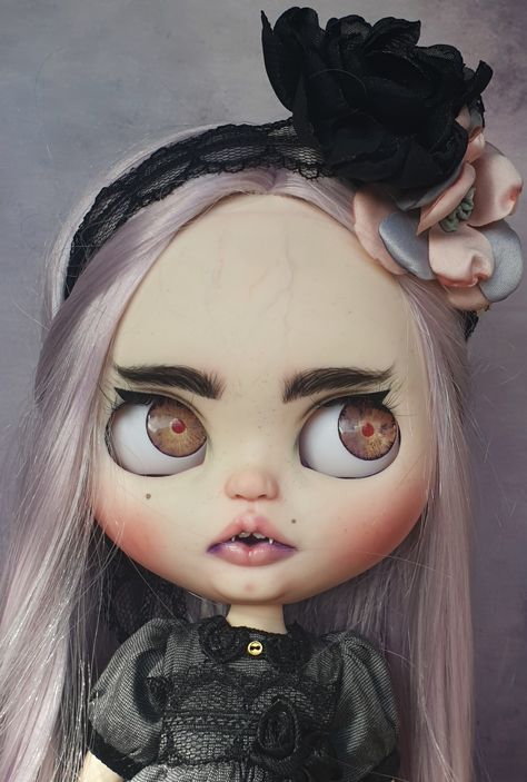 Blythe doll Little Vampire, Blythe Dolls For Sale, Japanese Toys, Blythe Custom, Blythe Doll, Big Eyes, Blythe Dolls, Art Dolls, Halloween Face Makeup