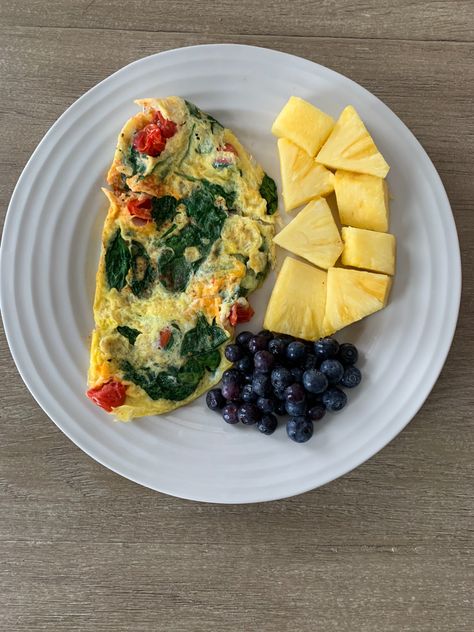 Tomatoes And Eggs, Scrambled Eggs With Spinach, Spinach Omelet, Egg Omelet, Healthy Breakfast Recipe, Spinach Egg, Healthy Breakfast Recipes Easy, Easy Healthy Breakfast, Breakfast Recipe