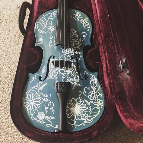 Violin Decoration, Violin Music Songs, Viola Instrument, Cool Violins, Cool Instruments, Violin Design, Violin Art, All Music Instruments, Instruments Art