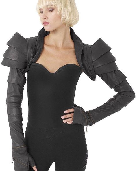 The @gelarehdesigns Paladin Sleeve is back by popular demand. Exquisite design and construction this piece is a must for anyones closet. Shoulder Piece, Origami Fashion, Fest Outfits, Cyberpunk Fashion, Futuristic Fashion, Future Fashion, Dieselpunk, Satin Silk, Fantasy Fashion