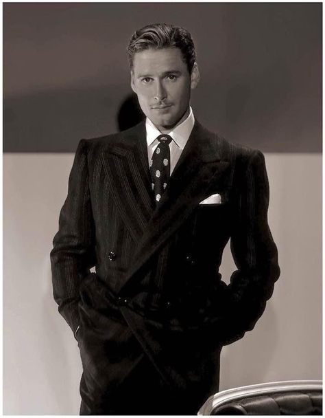 Hollywood Photography, George Hurrell, Magazine Man, Errol Flynn, Hollywood Men, Australian Actors, Vintage Mens Fashion, Golden Age Of Hollywood, American Actors