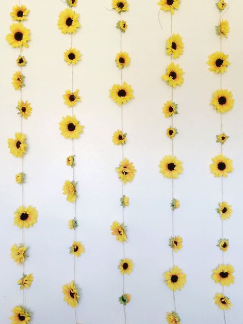 Summery Sunflower Garland / College Room Decor / High Quality Diy Sunflower Backdrop Ideas, Sunflowers Crafts, Sunflower Projects, Diy Sunflowers, Sunflower Reception, Sunflower Classroom, Sunflower Ideas, Sunflower Room, Diy Sunflower