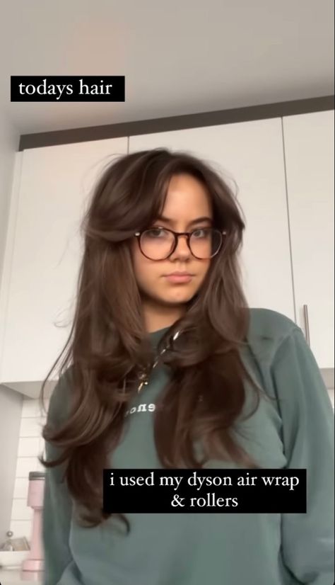 Fluffy Curtain Bangs Long Hair, Spencer Barbosa Glasses, Spencer Barbosa Hair, Glasses And Curtain Bangs, Long Curtain Bangs With Glasses, Haircuts For People With Glasses, Cutan Bangs, Long Hair With Glasses, Curtain Bangs And Glasses