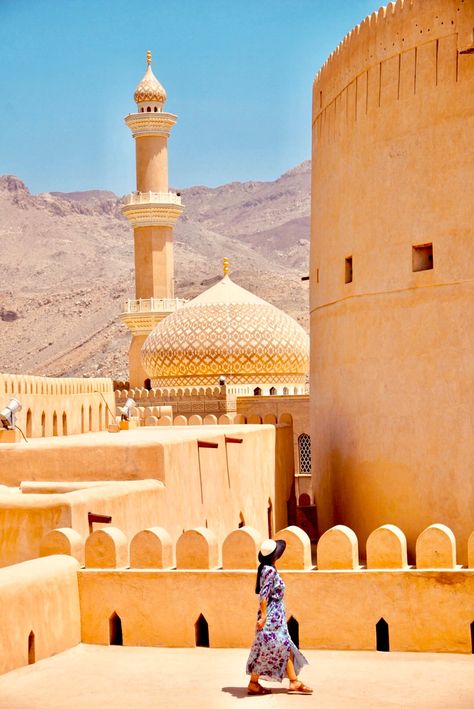 #nizwa #fort #arabiannights #travel #traveldestinations #oman #omantravel #traveltips Oman Travel Aesthetic, Nizwa Oman, Outdoors Aesthetic, Oman Travel, Mughal Architecture, Russian Architecture, Dream Vacations Destinations, Beautiful Mosques, Muscat