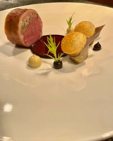 Lamb Fine Dining Plating, Lamb Saddle Fine Dining, Lamb Main Course Fine Dining, Pork Tenderloin Plating Ideas, Lamb Fine Dining, Meat Plating, Roasted Plantains, Gastronomic Food, Striploin Steak