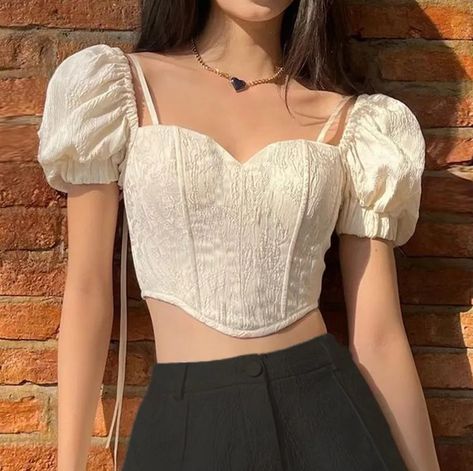 Parisisk Chic, Pakaian Crop Top, Crop Top Blanco, Áo Crop Top, Socialite Style, Style Français, Short Blouses, Puff Sleeve Crop Top, Chic Skirts