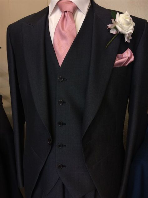 Black Suit With Pink Accents Men, Quince Suits For Guys Pink, Black And Blush Groomsmen Attire, Mens Wedding Suits Navy Blush Pink, Pink Suit Wedding Grooms, Quince Suits For Guys, Black Tux Pink Tie, Wedding Suits Groom Pink, Chambelans Suits