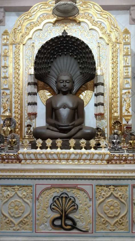 Mahaveer Swami Jain Images, Jainism Wallpaper, Buddha Statue Home, Iphone Wallpaper Hd Original, Street Photography People, Tantra Art, Diy Barbie House, Saraswati Goddess, Jain Temple