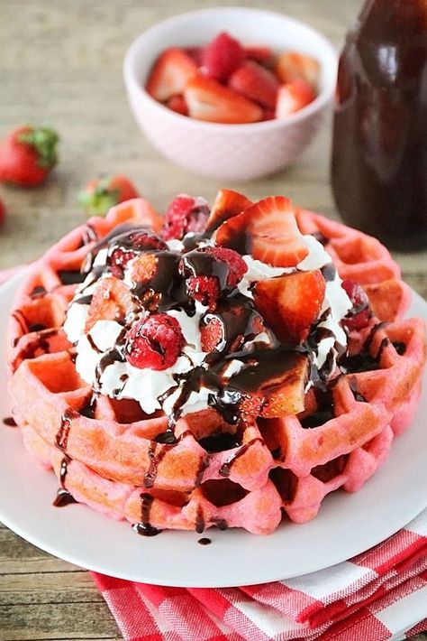 We don't need a special occasion to eat these lovely waffles. Easy Waffle Recipe, Romantic Breakfast, Valentines Breakfast, Waffles Easy, Waffles Recipe, Homemade Waffles, Best Breakfast Recipes, Waffle Recipes, Pancakes And Waffles