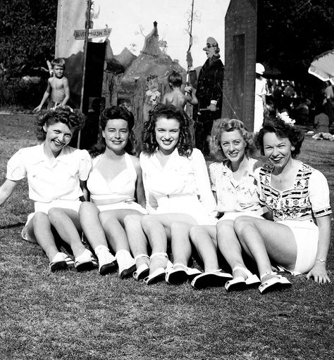 Norma Jeane Dougherty (centre) and friends at a Radio Plane Picnic in Balboa Park, LA, 1944 Marilyn Monroe Life, Norma Jean Marilyn Monroe, Harold Lloyd, Balboa Park, Marilyn Monroe Photos, Norma Jean, Balboa, Norma Jeane, Juno