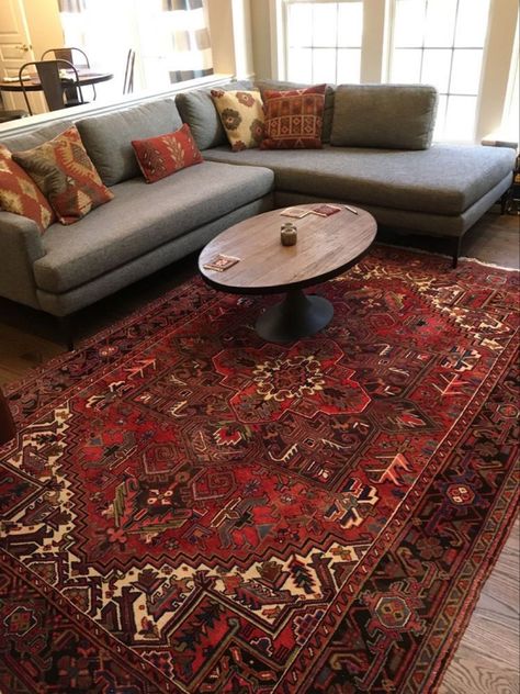 Red Vintage Carpet Living Room, Afghan Carpet Living Room, Red Carpets For Living Room, Living Room With Red Carpet, Turkish Rugs Living Room, Red Rugs In Living Room, Persian Living Room Decor, Red Turkish Rug Living Room, Vintage Persian Rug Living Room