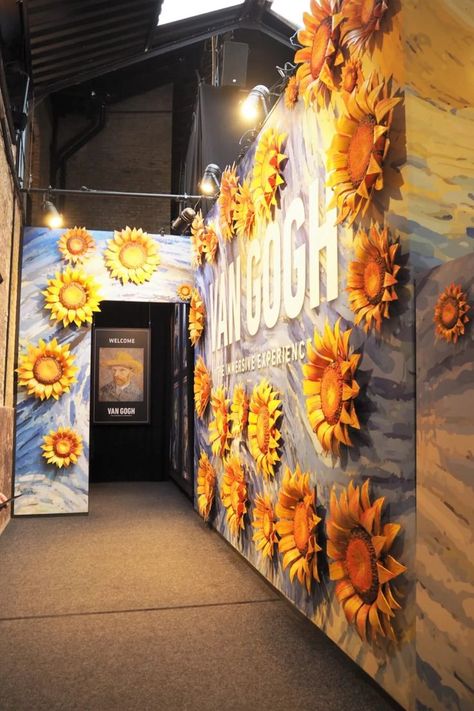 Artist Van Gogh paintings, large sunflowers, Van Gogh portrait. Van Gogh Immersive Experience, Van Gogh Photo, Back To Business, Van Gogh Sunflowers, Arte Van Gogh, Van Gogh Art, Starry Night Van Gogh, High School Art, Things To Do In London