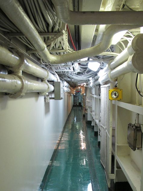 Aircraft Carrier Interior, Submarine Interior Concept Art, Submarine Movie, Interior Concept Art, Russian Submarine, Nautical Room, Brutalism Architecture, Spaceship Interior, Nuclear Submarine