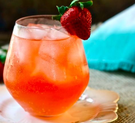 Skinny Summer Party Drinks — Refine YOU Sugarless Recipes, Smirnoff Flavors, Summer Party Drink, Fruity Alcohol Drinks, Cocktail Fruit, Beach Drink, Low Carb Cocktails, Keto Eating, Keto Cocktails