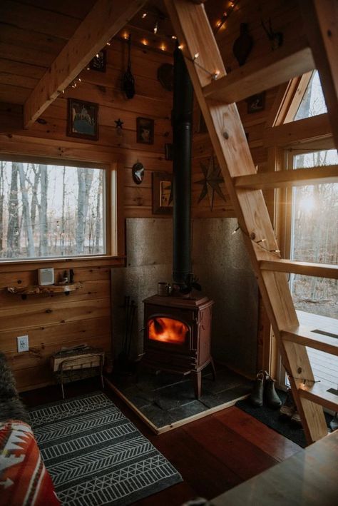 Tiny Cabin Wood Stove, Cabin Cottage Homes, Cabin In Maine, Cabin In The Woods Interior, Tiny Cabin Interiors, Small Cabin Interiors Cozy, Cabins In The Woods Interior, Small Cozy Cabin, Airbnb Cabins