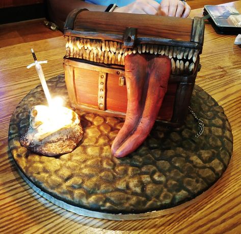 Dark Souls mimic cake Dark Souls Birthday Party, Elden Ring Cake, Dark Souls Mimic, Hobbit Party, Soul Cake, Ring Cake, Monster Cake, Magic Cake, Cake Inspo