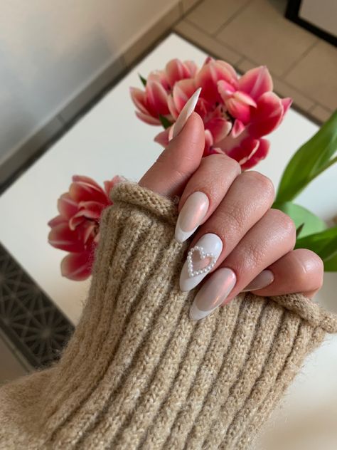 White Nails With Pearl Heart, Pearl Heart Nails, Nails With White French, Pearly Nails, Nails With White, White French Nails, Black White Nails, 2024 Nails, White Nail Designs