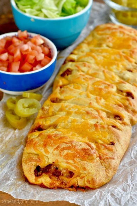 Taco Wrap Crescent Rolls, Sheet Dinner Recipes, Taco Crescent Bake, Meat Pasties, Taco Crescent Rolls, Crescent Dough Sheet Recipes, Sheet Dinner, Taco Braid, Bread Braid