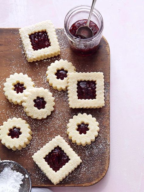 Easy Linzer Cookies Recipe, Linzer Torte Cookies, Linzer Tart Cookies, Raspberry Linzer Cookies, Linzer Cookies Recipe, Jelly Cookies, Linzer Cookies, Ina Garten Recipes, Eat Cookies