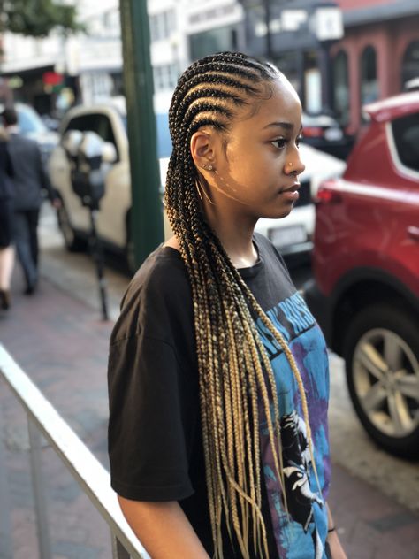 Ombre Fulani Braids Black Women, Ombré Fulani Braids, Straight Back Feed In Braids Ombre, Straight Back Hairstyle, Trending Cornrows 2022, Corn Rows Braids Black Women 2022, Straight Back Hairstyles, Back Hairstyle, Beyonce Hair