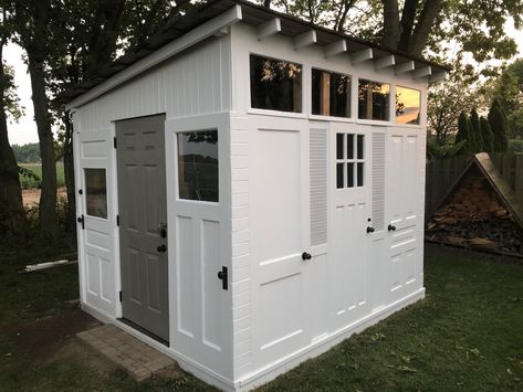 She Shed Made Out Of Old Doors, Shed Made Of Doors, Shed From Old Doors, Tiny Shed Ideas, Repurpose Doors, Door Sheds, Farmhouse Shed, Repurposed Doors, Old Door Decor