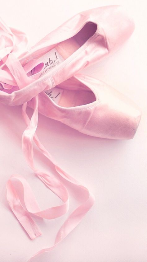 Ballerina iPhone Wallpapers - Top Free Ballerina iPhone Backgrounds - WallpaperAccess Ballerina Wallpaper, Ballet Wallpaper, Pink Ballet Shoes, Backgrounds Girly, Shoe Image, French Toast Easy, Iphone Backgrounds, Iphone Style, Tumblr Photography