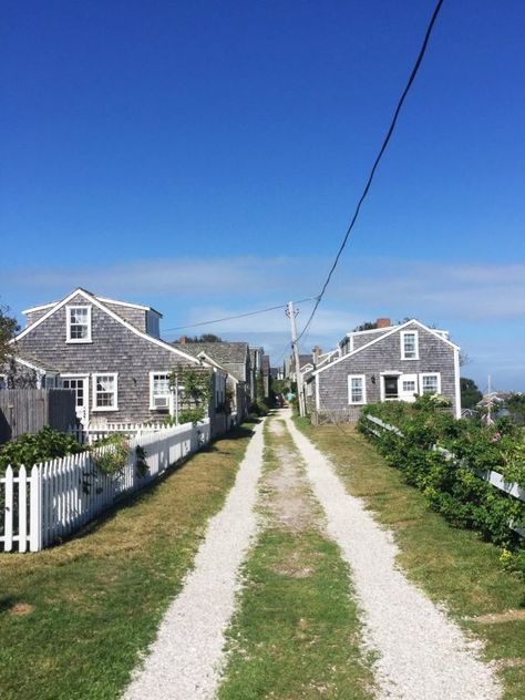 East Coast Beach Town Aesthetic, Summer In Massachusetts, Massachusetts Summer Aesthetic, New England Beach House Exterior, New England Summer Aesthetic, Massachusetts Summer, Summer In New England, New England Beach, New England Cottage