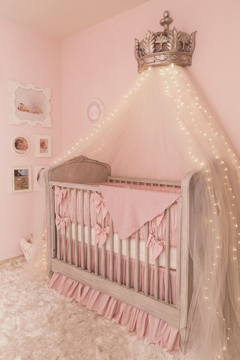 AWESOME! Scrumptious pink Princess baby nursery.  Love the little LED lights in the netting! Princess Nursery Room, Princess Crib, Princess Bedrooms, Pink Crib, Princess Nursery, Crib Bedding Girl