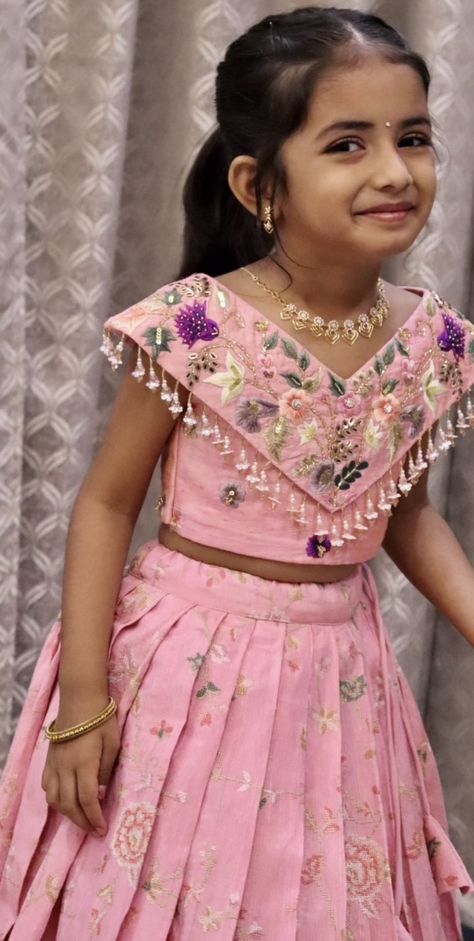 Paavadai Sattai For Kids, Baby Girl Dresses Traditional, Pattu Pavadai Design, Pattupavadai Designs For Kids, Baby Girl Langa Blouse Designs, Baby Blouse Designs, Kids Langa Blouse Designs, Pattu Langa Designs, Pattu Langa For Kids