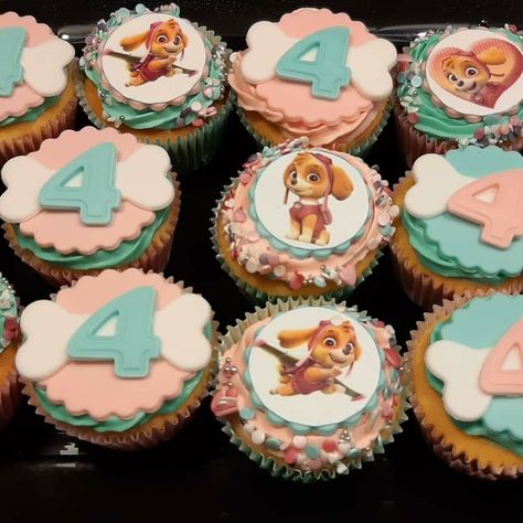 Paw Patrol Cupcakes Skye, Sky Paw Patrol Cupcakes, Paw Patrol Cupcakes Girl, Skye Paw Patrol Cupcakes, Skye Cupcakes, Cupcakes Paw Patrol, Paw Patrol Cups, Skye Paw Patrol Cake, Skye Birthday Party