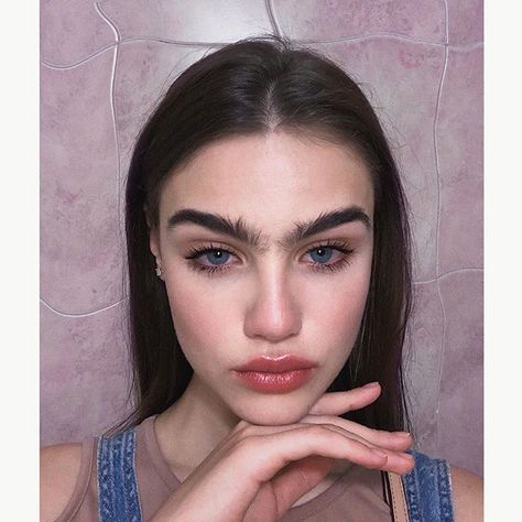 Eyebrow Goals, Instagram Eyebrows, Eyebrows Goals, Eyebrow Trends, Eyelash Primer, Thick Brows, Beautiful Eyebrows, Thick Eyebrows, Makeup Model