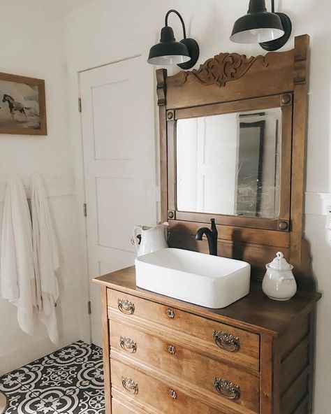 10 Genius Modern Farmhouse Bathroom Decor Ideas Bathroom Vanity Remodel Ideas, Bathroom Aesthetic Ideas, Vanity Remodel, Vintage Farmhouse Bathroom, Modern Farmhouse Bathroom Decor, Farmhouse Style Bathroom Vanity, Dresser Vanity Bathroom, Bathroom Vanity Remodel, Farmhouse Bathroom Decor Ideas