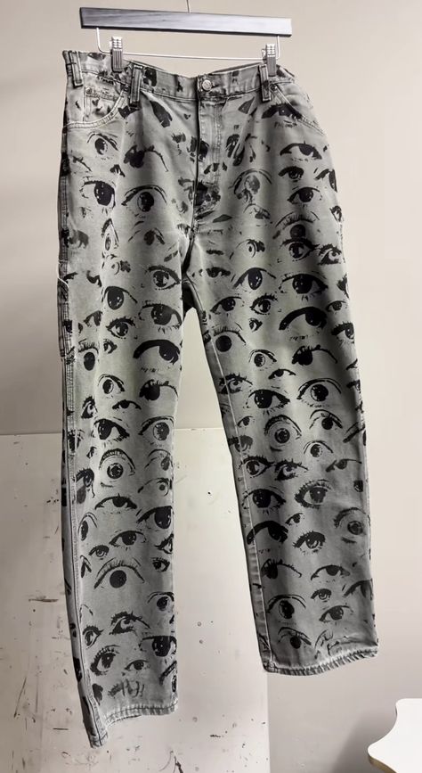 Painted Jeans Men, Custom Pants Ideas, Eye Pants, Baggy Jeans For Women, Thrifted Clothing, Painted Clothes Diy, Custom Jeans, African Clothing For Men, Painted Jeans