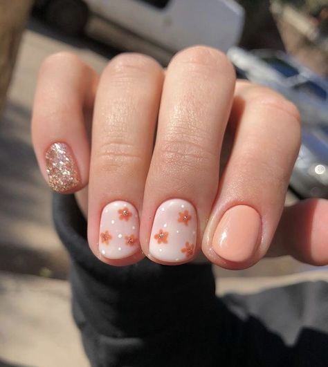 Simple Flower Nail Designs, Easter Nails Acrylic, Easter Nails Designs, Summer Nails 2023, Nails Flowers, Art Designs Ideas, Subtle Nails, Nagel Tips, Simple Gel Nails