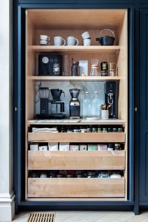 schrank küche Desain Pantry Dapur, Vsco Room, Coffee Station Kitchen, Interior Boho, Desain Pantry, Kabinet Dapur, Home Coffee Stations, Decor Plants, Kitchen Pantry Design