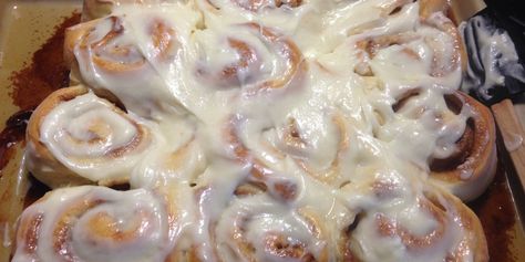 Found this on recipegoldmine.com and LOVE it! The ingredients are similar to other cinnabon copycats on this site, but this is simplified by using the bread machine. Hope you enjoy it as much as me and my family!(= Skillet Cinnamon Rolls, Cinnamon Rolls Without Yeast, Bread Machine Cinnamon Rolls, Overnight Cinnamon Rolls, Cinnabon Cinnamon Rolls, Cinnamon Roll Recipe, Brown Recipe, Alton Brown, Cinnamon Rolls Homemade