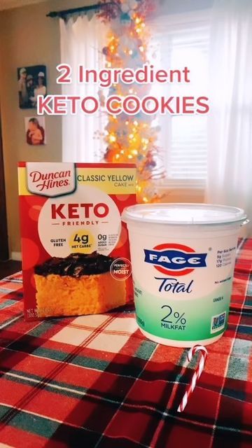 Tonya Spanglo on Instagram: "Easy Keto Cookies with tons of PROTEIN & FLAVOR🎄 These are one of my easiest recipes to ever make for a holiday sweet treat in a hurry. 2 Ingredient Keto Cookies: ❤️2 cups plain Greek Yogurt ❤️1 Keto Cake Mix Bake 350 for 15 minutes Icing Drizzle is just Swerve Confectioners Sugar & a splash of Almond Milk. Top with crushed candy cane❤️ MERRY CHRISTMAS from my kitchen to yours!🎄❄️🤶🏼 #foodie #food #cooking #cook #easyrecipes #easycooking #holidaytreats #cookies #sweet #dessert #healthyfood #healthyrecipes #weightloss #keto #weightlossjourney #ketorecipes #lowcarb #protein" Keto Cake Mix Cookies, Stawberry Pie, Easy Keto Cookies, Tonya Spanglo, Icing Drizzle, 2 Ingredient Cakes, Crushed Candy Cane, Easiest Recipes, Keto Cake