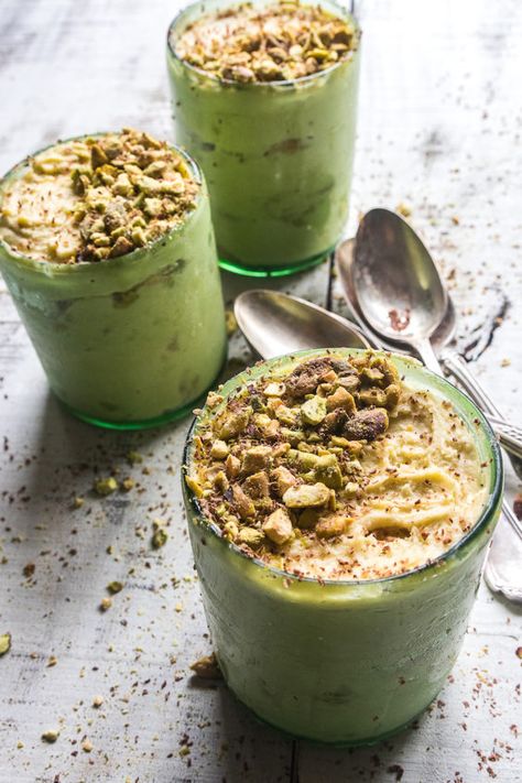 Pistachio Tiramisu, Italian Desserts Easy, Pistachio Dessert, Pistachio Recipes, Dessert Original, Italian Recipes Dessert, Pistachio Cream, Italian Dessert, Savory Cakes