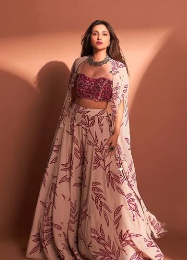 Refashion Clothes Upcycling, Bollywood Style Dress, Arpita Mehta, Onam Outfits, Celebrity Style Dresses, Indian Bridesmaid Dresses, Haldi Outfits, Simple Lehenga, Trendy Outfits Indian