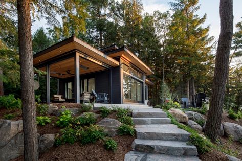 Modern Cabin Plans, Small Lake Houses, Mountain Home Exterior, Lake Houses Exterior, Lakefront Living, Modern Lake House, Small Cottage Homes, Georgian Bay, Cottage Exterior